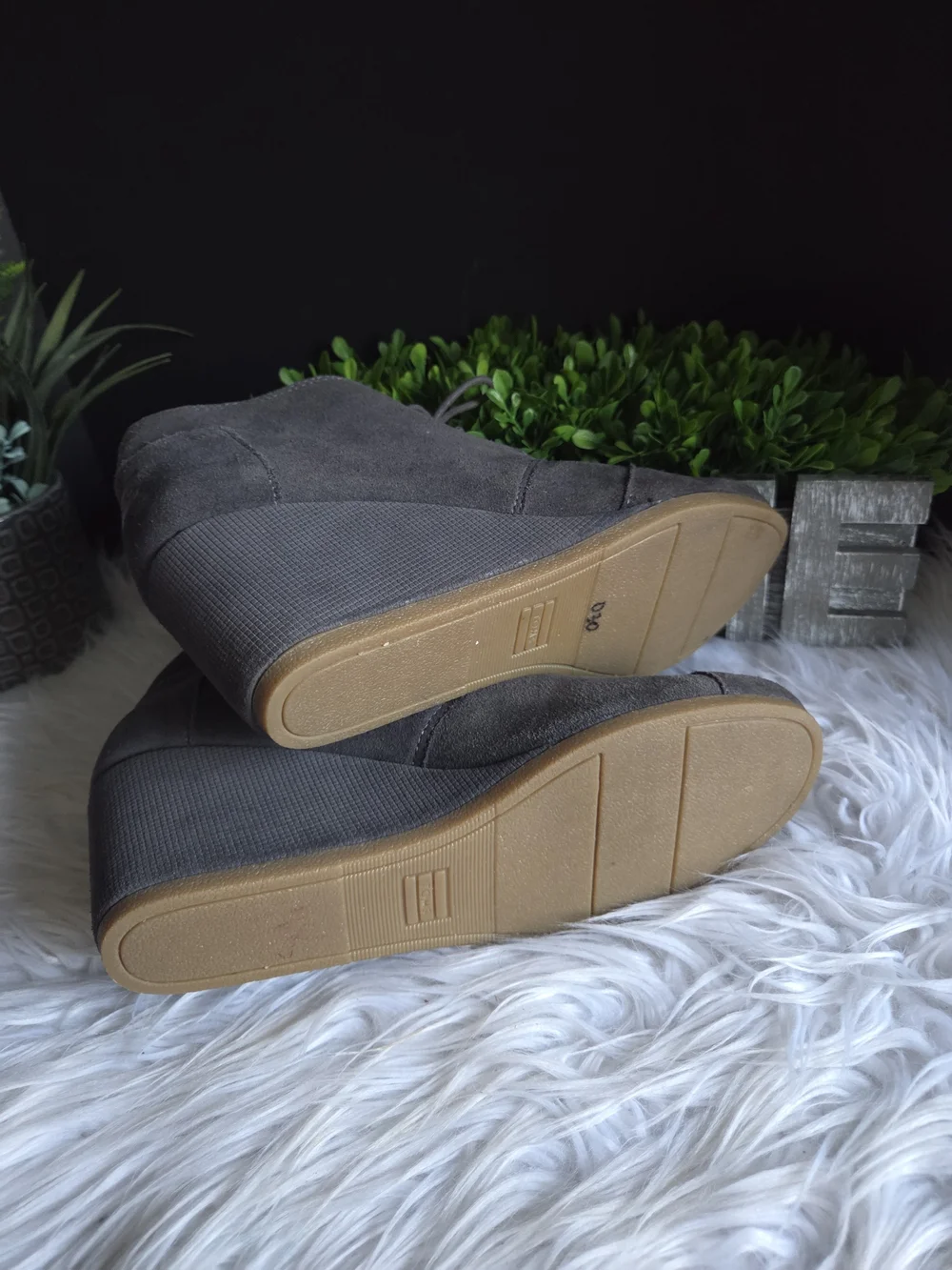 Toms Desert Charcoal Suede Lace-Up Wedge Booties. Women Size 11